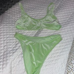 Kendall and Kylie bikini set